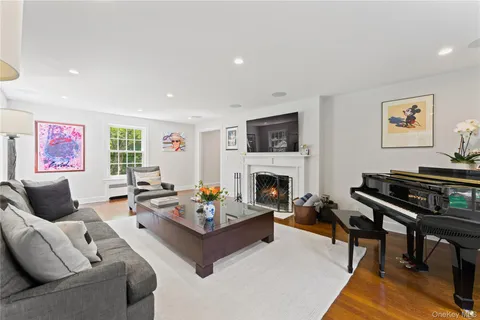 $2,695,000 | 5 Harcourt Road, Scarsdale, NY 10583