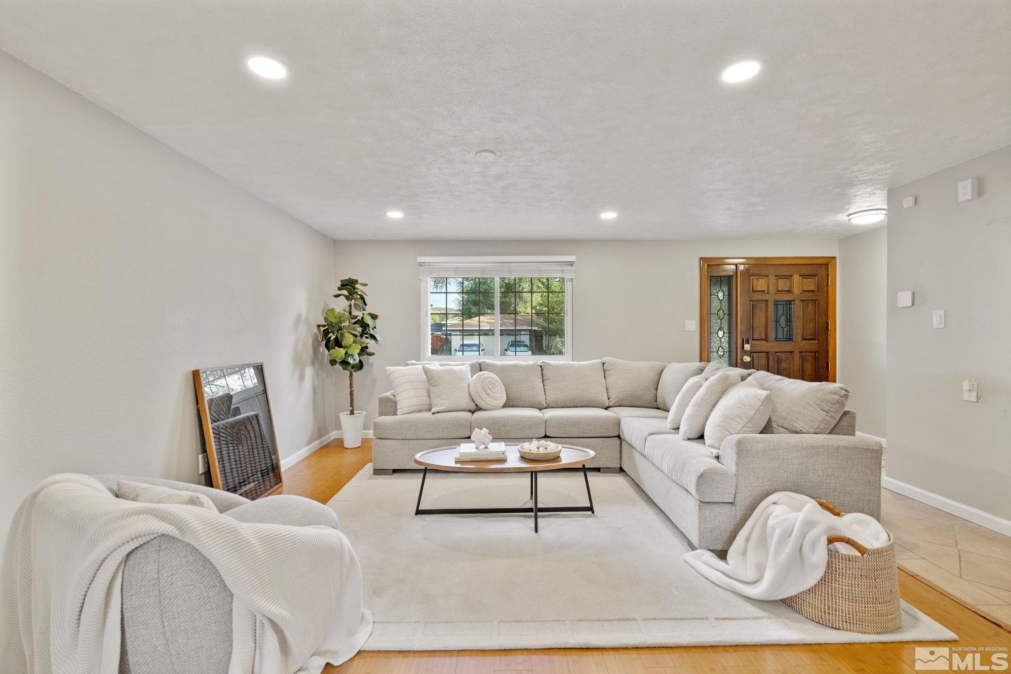 7325 Gemstone Drive Reno, NV 89511 - Photo 4 of 34 Photo 4