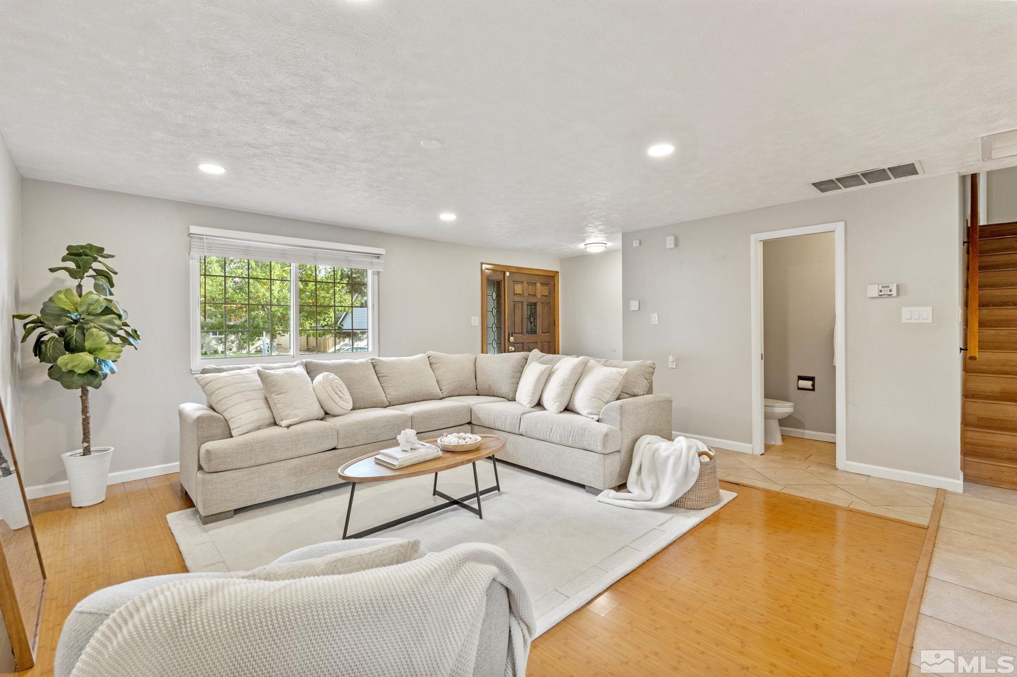 7325 Gemstone Drive Reno, NV 89511 - Photo 7 of 34 Photo 7