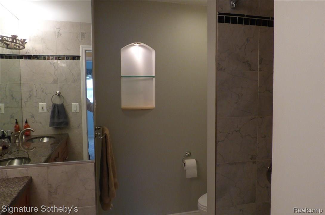 3448 Wendover Road Troy, MI 48084 - Photo 18 of 38 21.JPG