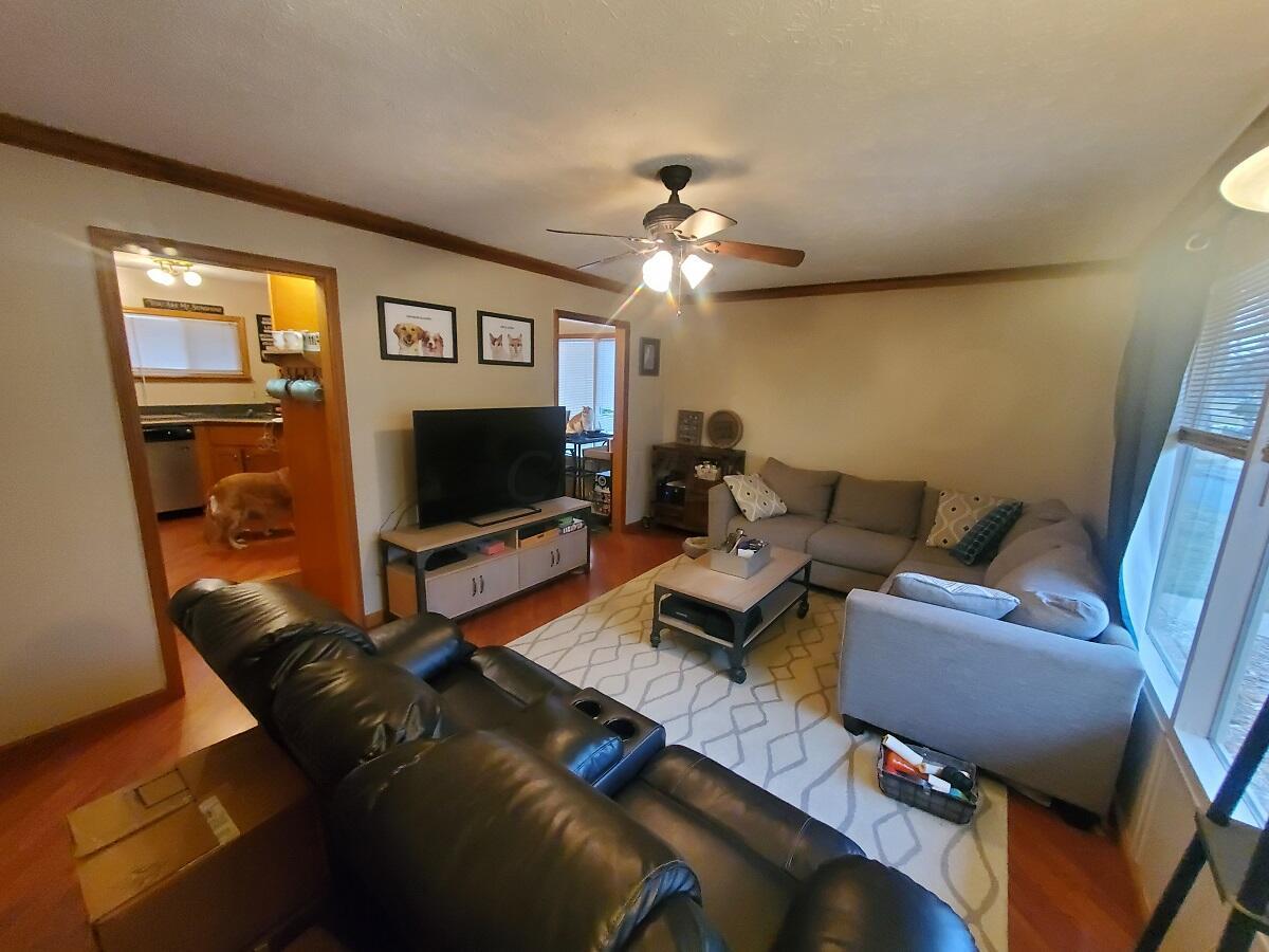 1185 Gibson Road Reynoldsburg, OH 43068 - Photo 10 of 19 Living room 2