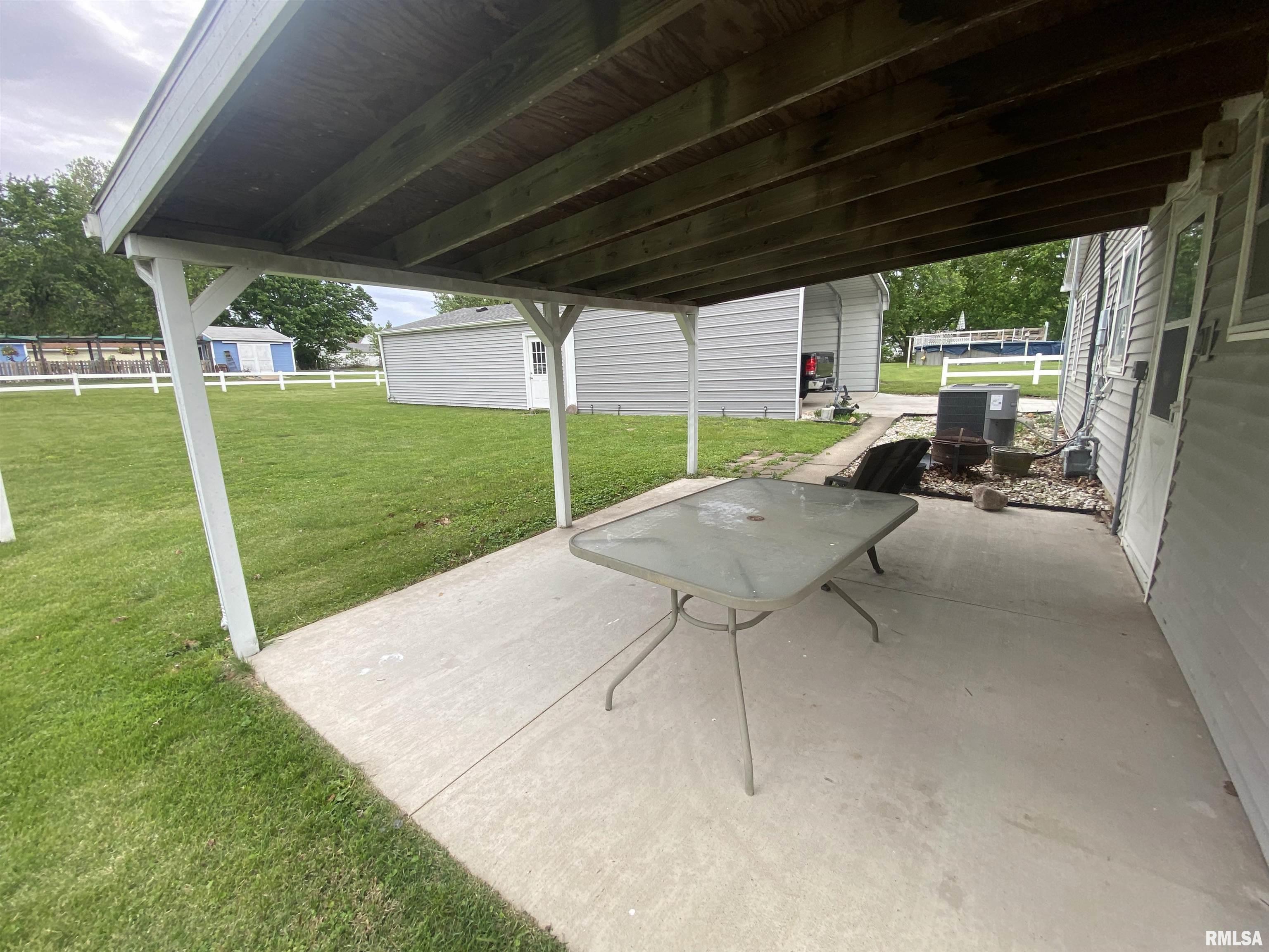 35 West Beech Street Canton, IL 61520 - Photo 5 of 38