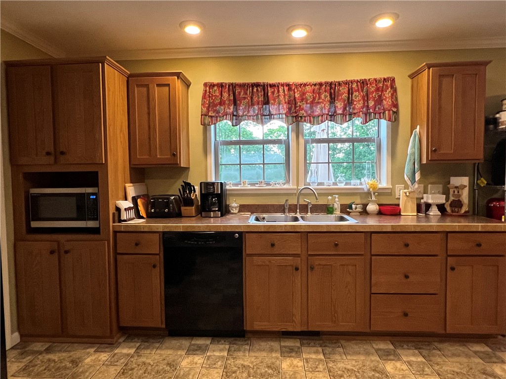 332 Vanderhoff Road Catlin, NY 14864 - Photo 11 of 50