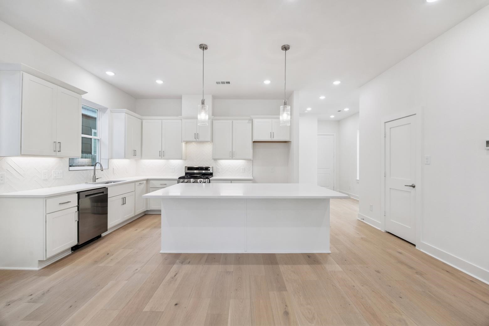 1321 Alexander Street Houston, TX 77008 - Photo 2 of 25