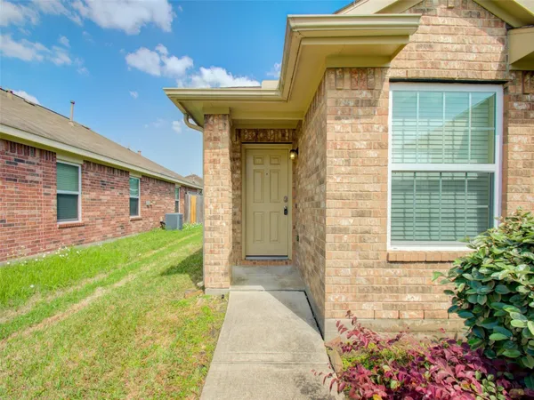$1,995 | 11823 Green Colling Park Drive, Houston, TX 77047