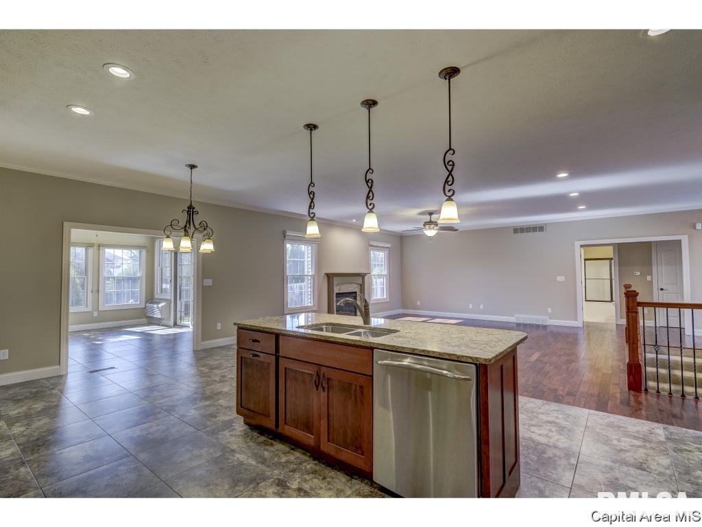 2005 Providence Lane Springfield, IL 62711 - Photo 7 of 36