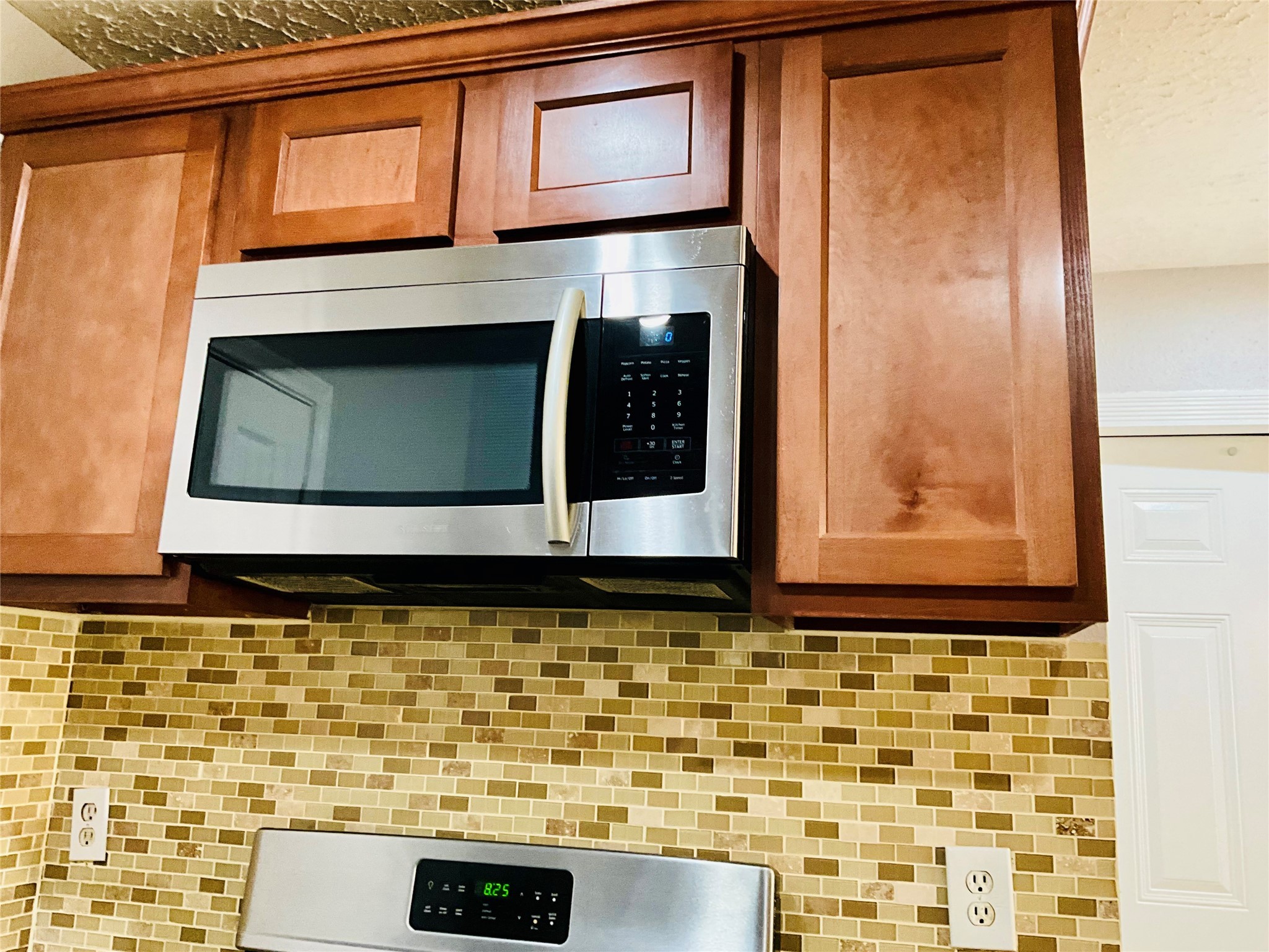 11827 Moss Branch Road Houston, TX 77043 - Photo 13 of 41 a view of door with microwave