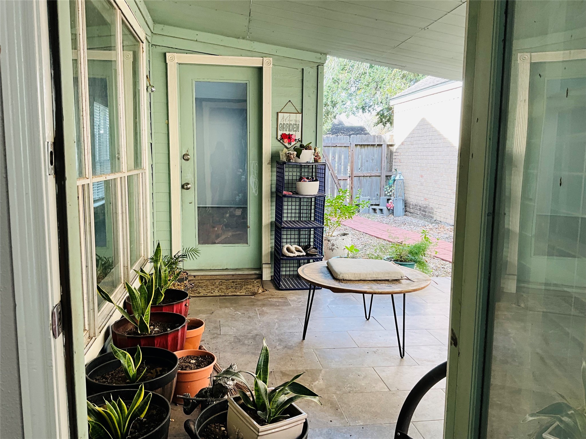 11827 Moss Branch Road Houston, TX 77043 - Photo 31 of 41 a room with furniture and a potted plant