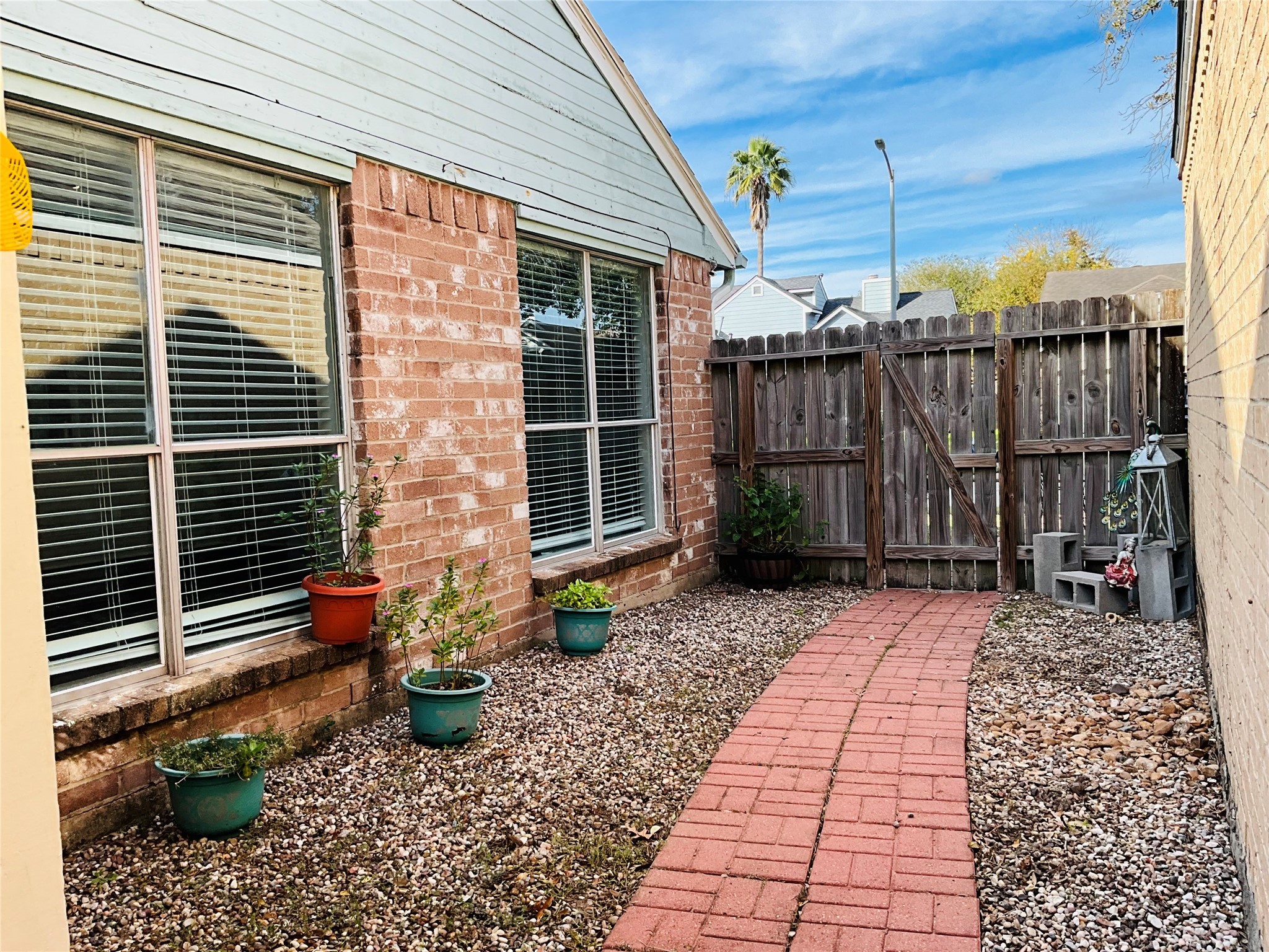 11827 Moss Branch Road Houston, TX 77043 - Photo 32 of 41 a garden view with a seating space