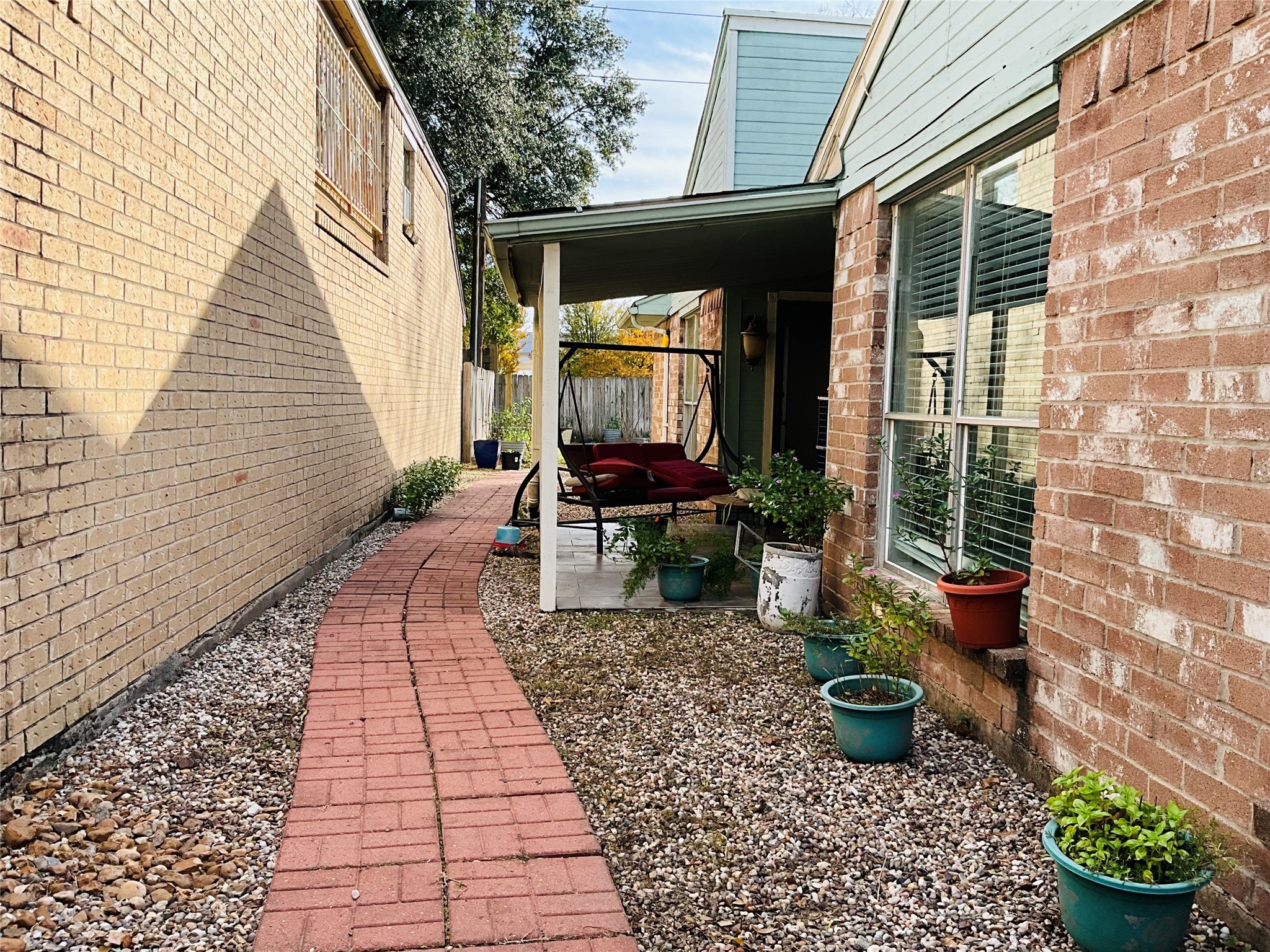 11827 Moss Branch Road Houston, TX 77043 - Photo 33 of 41 a view of a backyard with chair potted plants