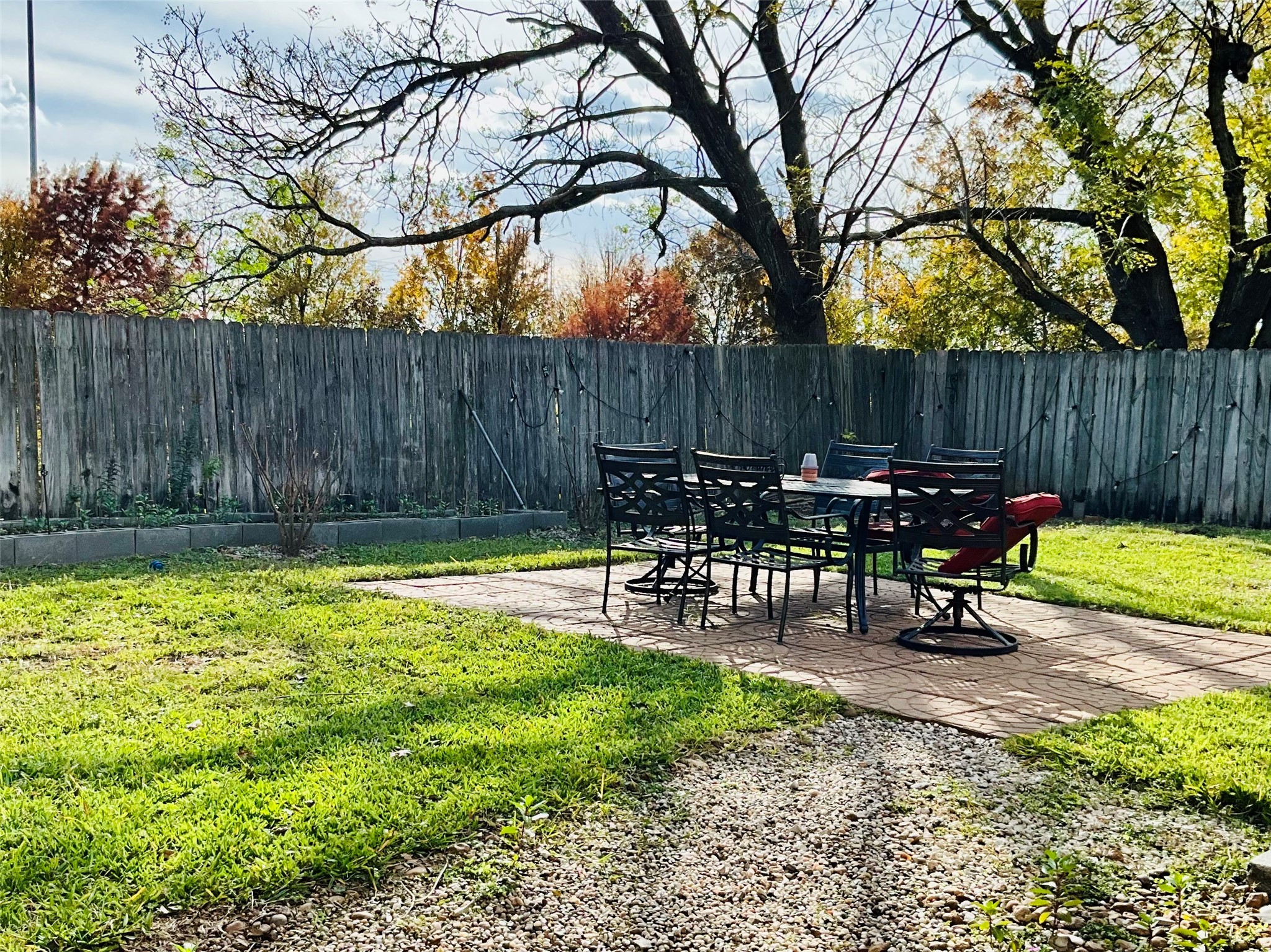 11827 Moss Branch Road Houston, TX 77043 - Photo 34 of 41 a view of a chairs and table in the garden