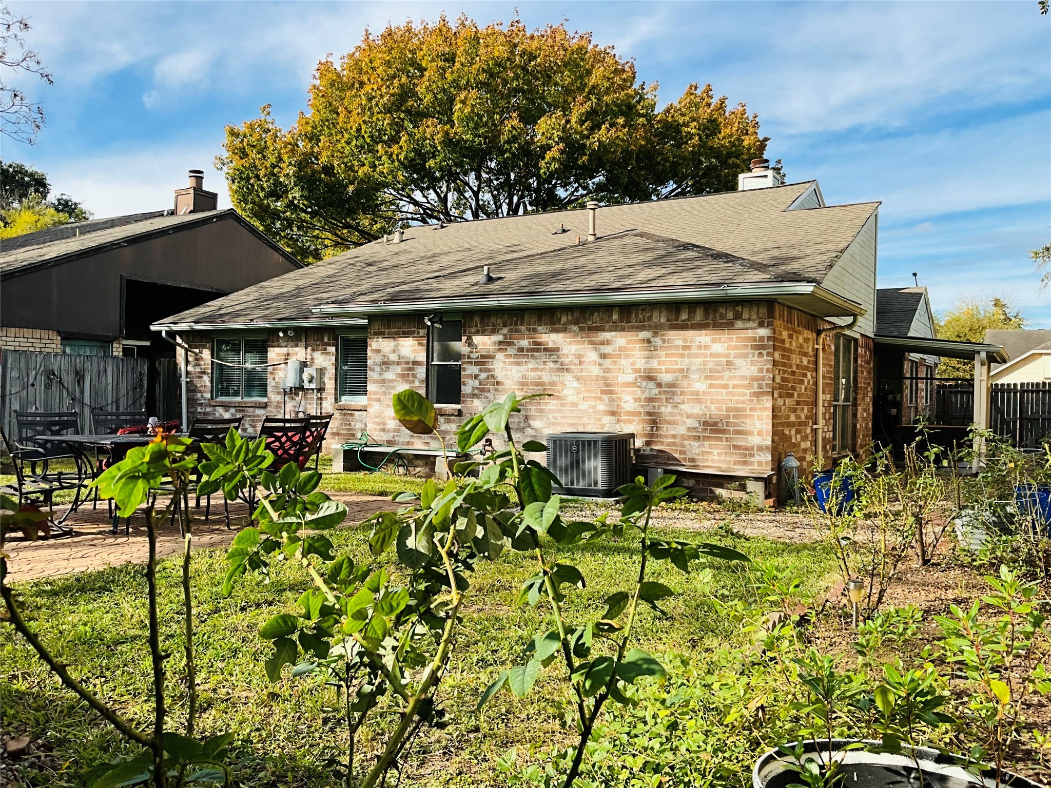 11827 Moss Branch Road Houston, TX 77043 - Photo 35 of 41 a backyard of a house with yard table and chairs
