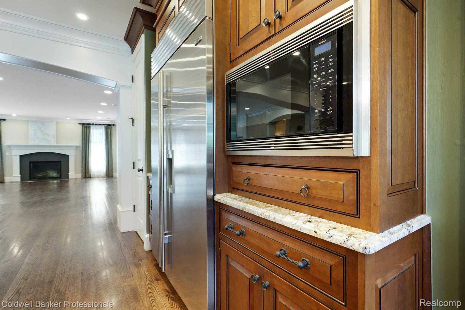 350 Aspen Road Birmingham, MI 48009 - Photo 11 of 60 Built-in appliances