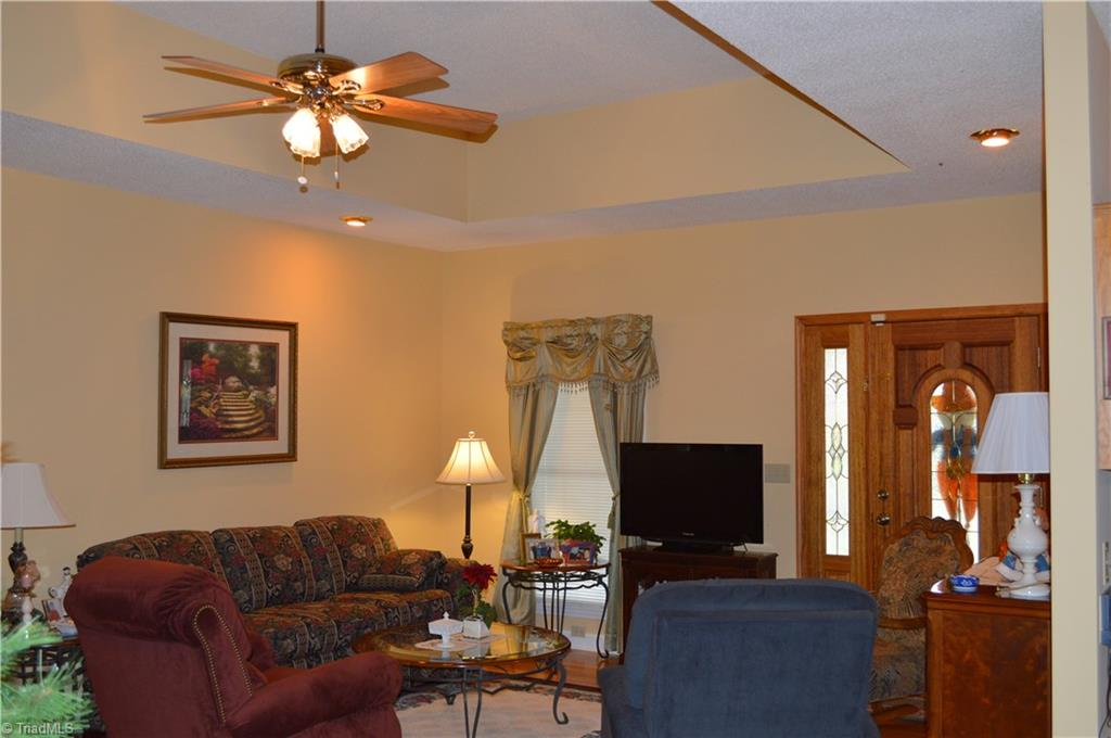 2262 Reynolds Road Madison, NC 27025 - Photo 11 of 30 Living Room