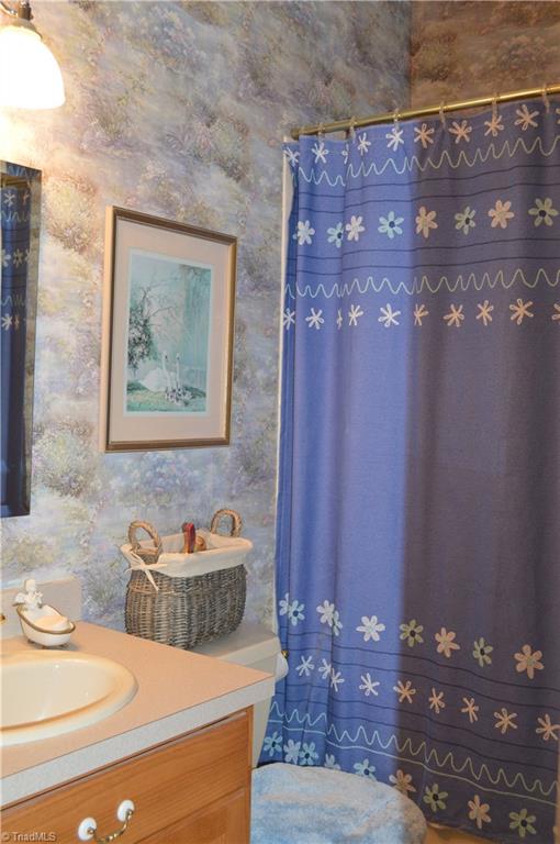 2262 Reynolds Road Madison, NC 27025 - Photo 23 of 30 Hall Bathroom