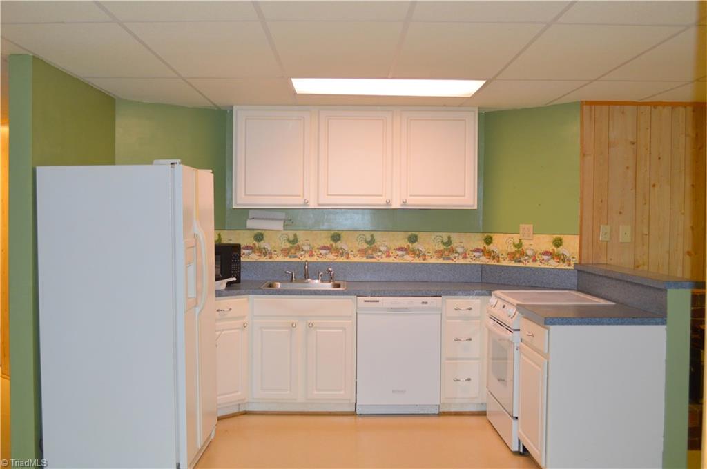 2262 Reynolds Road Madison, NC 27025 - Photo 29 of 30 Basement Kitchen