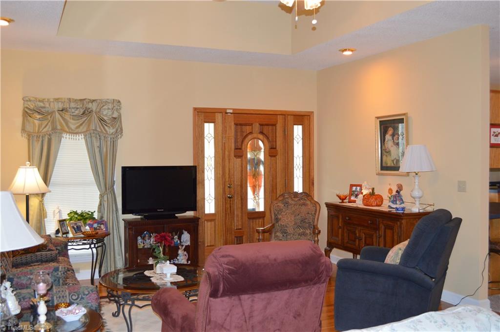 2262 Reynolds Road Madison, NC 27025 - Photo 10 of 30 Living Room