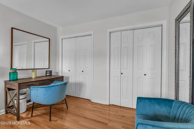 a view of a livingroom with furniture