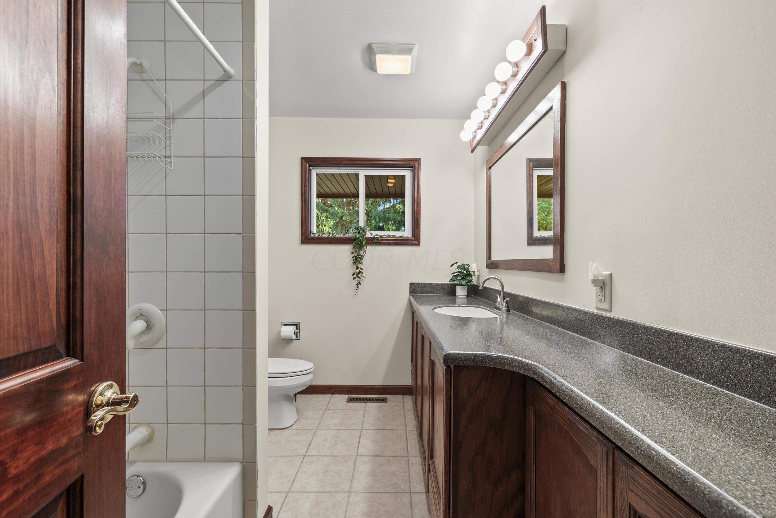 4605 Summit Road Southwest Pataskala, OH 43062 - Photo 21 of 44 bathroom 2