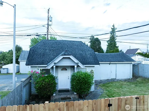 $369,950 | 2220 Summit Avenue, Everett, WA 98201