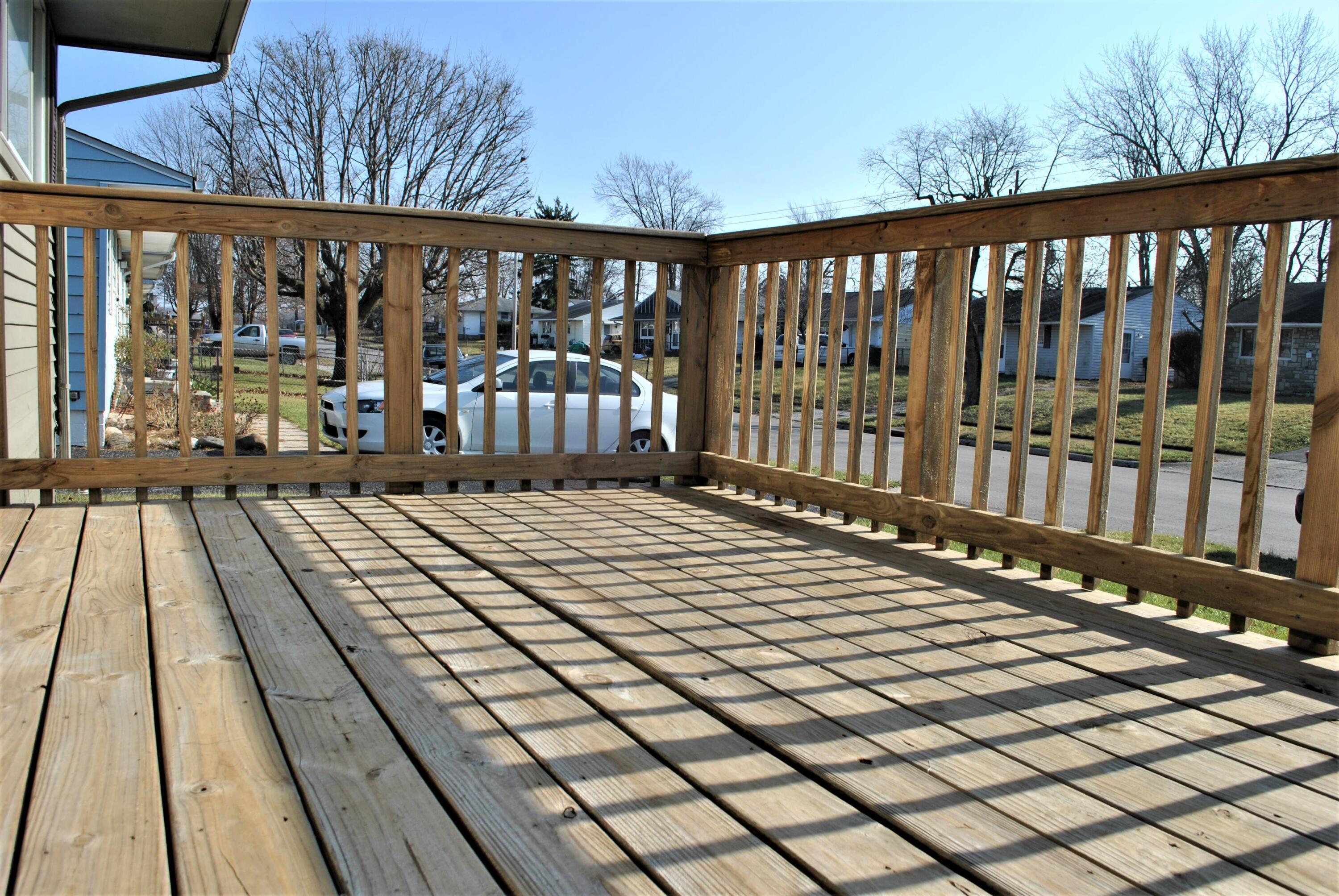 252 East Alcott Road Columbus, OH 43207 - Photo 4 of 21 Front Deck