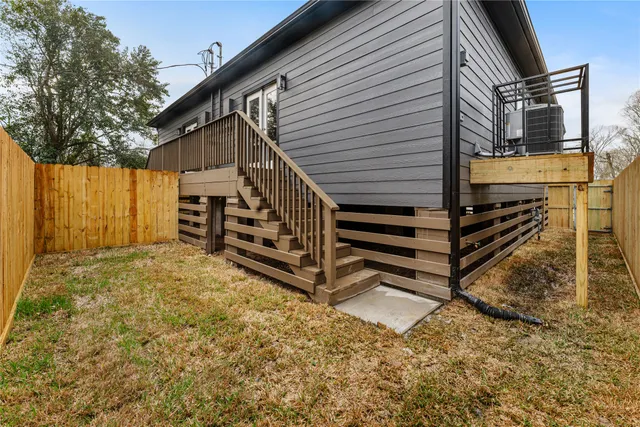a view of a house with backyard and deck