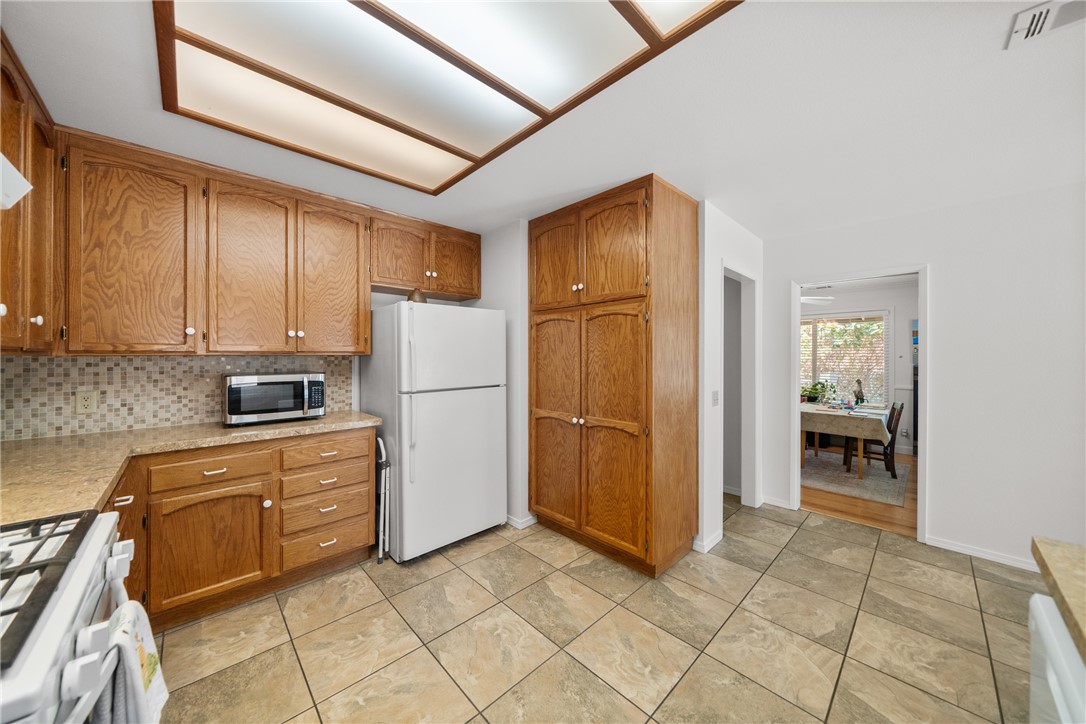 720 Carnation Lane Fallbrook, CA 92028 - Photo 11 of 45 Lots of Cabinets