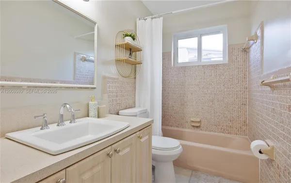 $5,000 | 609 South Crescent Drive, Hollywood, FL 33021