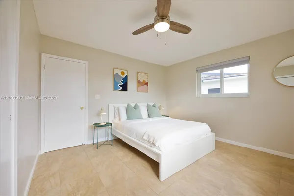 $5,000 | 609 South Crescent Drive, Hollywood, FL 33021