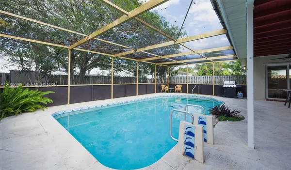 $5,000 | 609 South Crescent Drive, Hollywood, FL 33021