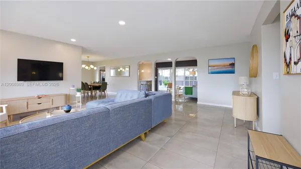 $5,000 | 609 South Crescent Drive, Hollywood, FL 33021