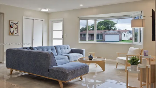 $5,000 | 609 South Crescent Drive, Hollywood, FL 33021
