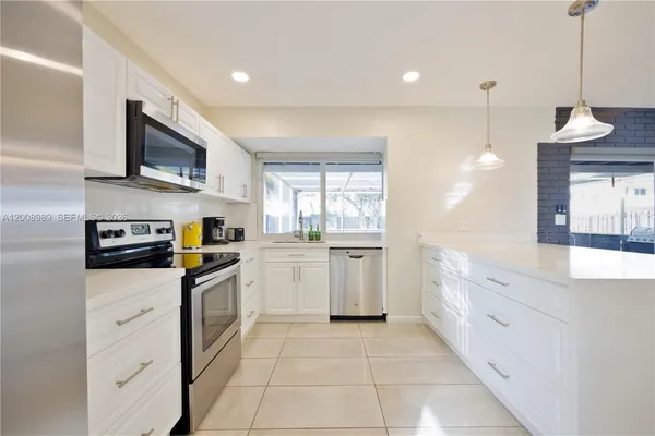 $5,000 | 609 South Crescent Drive, Hollywood, FL 33021