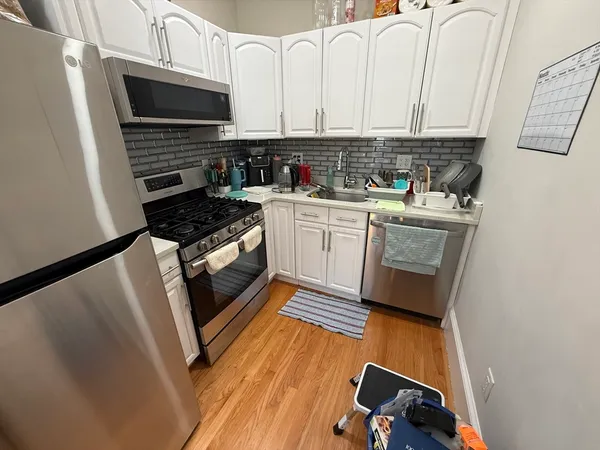 $3,550 | 15 Emerson Street, Unit 2, Newton, MA 02458