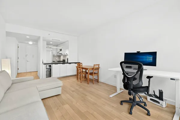 $999,000 | 261 West 28th Street, Unit 3C | Chelsea