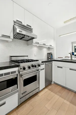 $999,000 | 261 West 28th Street, Unit 3C | Chelsea