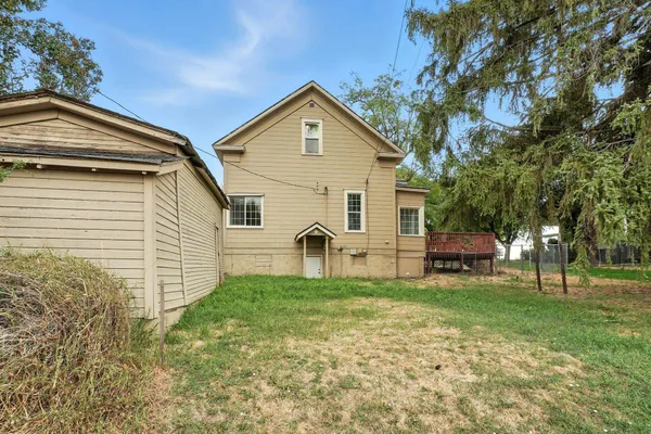 $300,000 | 217 South Broadway Street, Tekoa, WA 99033