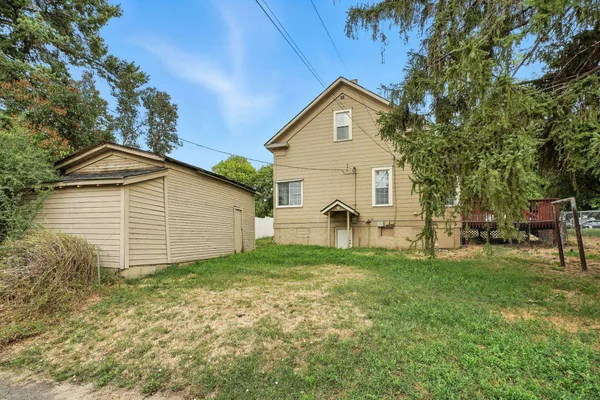 $300,000 | 217 South Broadway Street, Tekoa, WA 99033