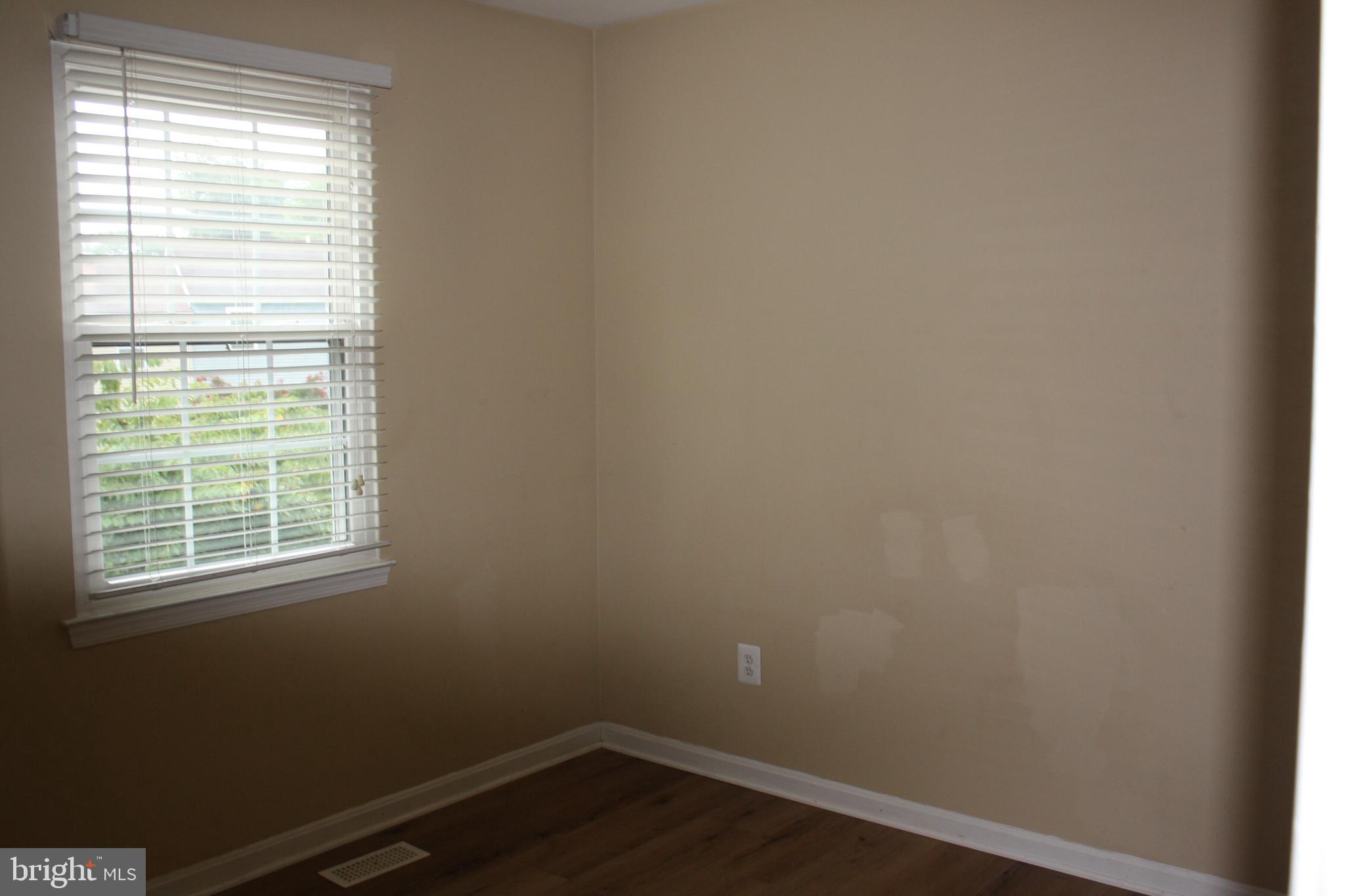 6261 Alforth Avenue Alexandria, VA 22315 - Photo 16 of 29 an empty room with a window