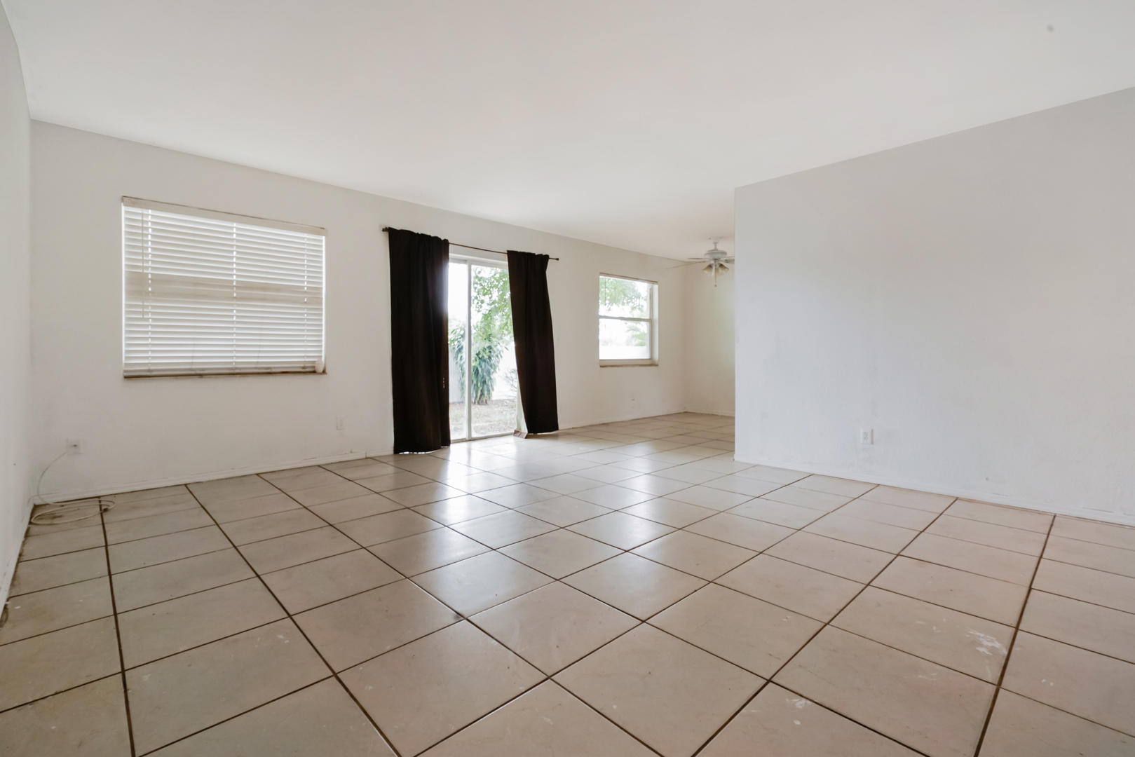78 Springdale Road Lake Worth, FL 33467 - Photo 3 of 20 Living Room 1
