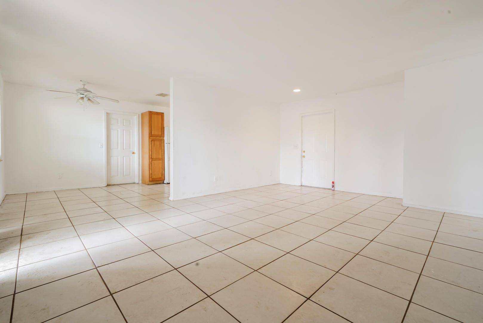 78 Springdale Road Lake Worth, FL 33467 - Photo 4 of 20 Living Room