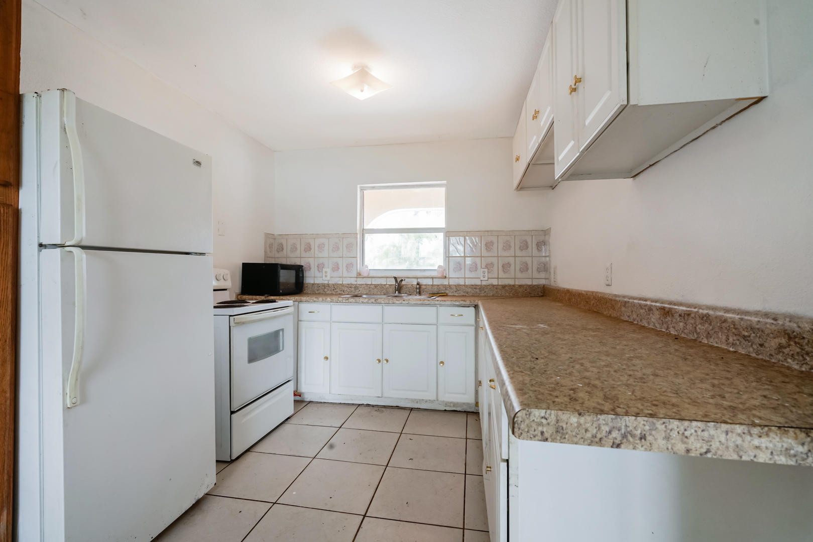 78 Springdale Road Lake Worth, FL 33467 - Photo 6 of 20 Kitchen 3