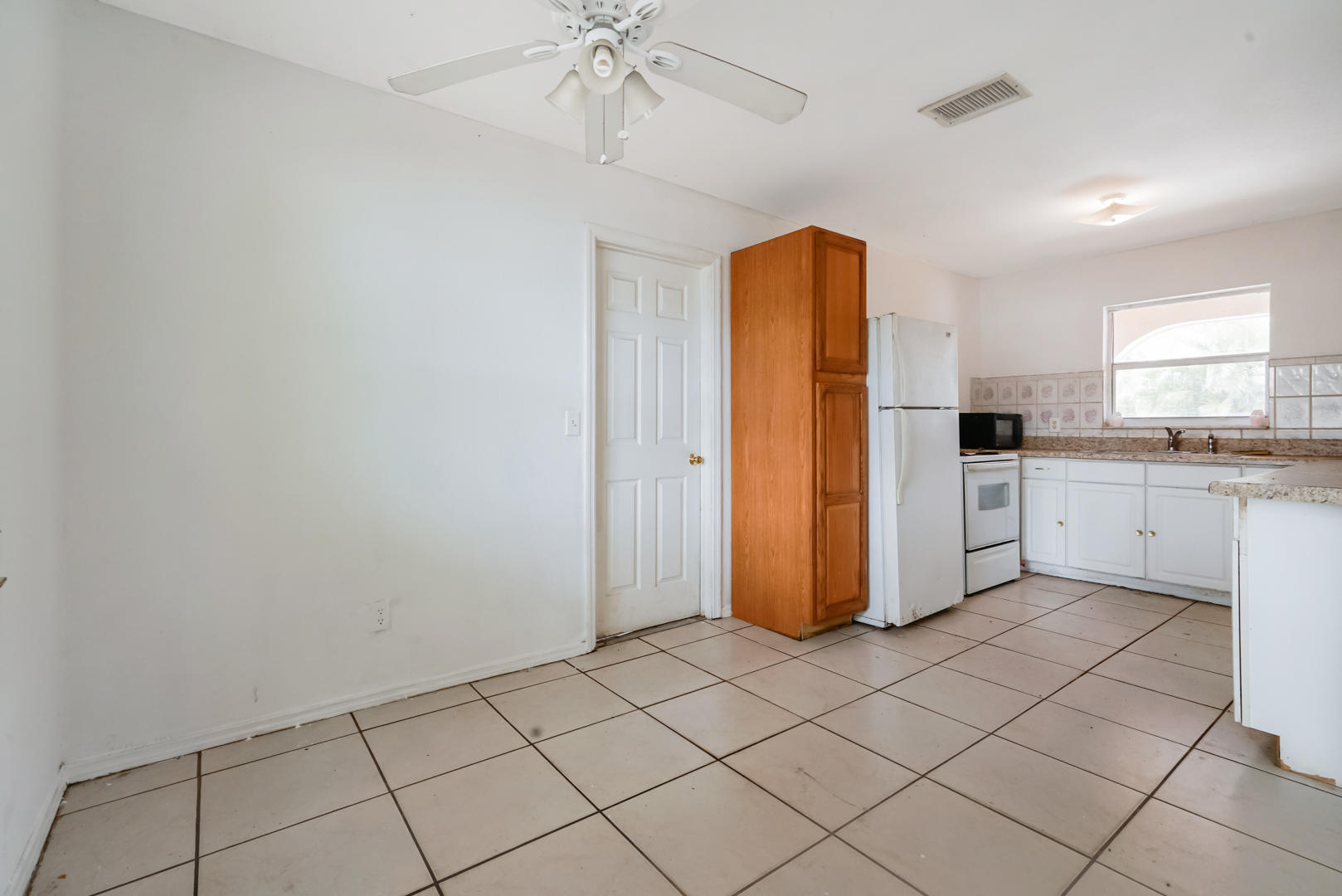 78 Springdale Road Lake Worth, FL 33467 - Photo 7 of 20 Kitchen