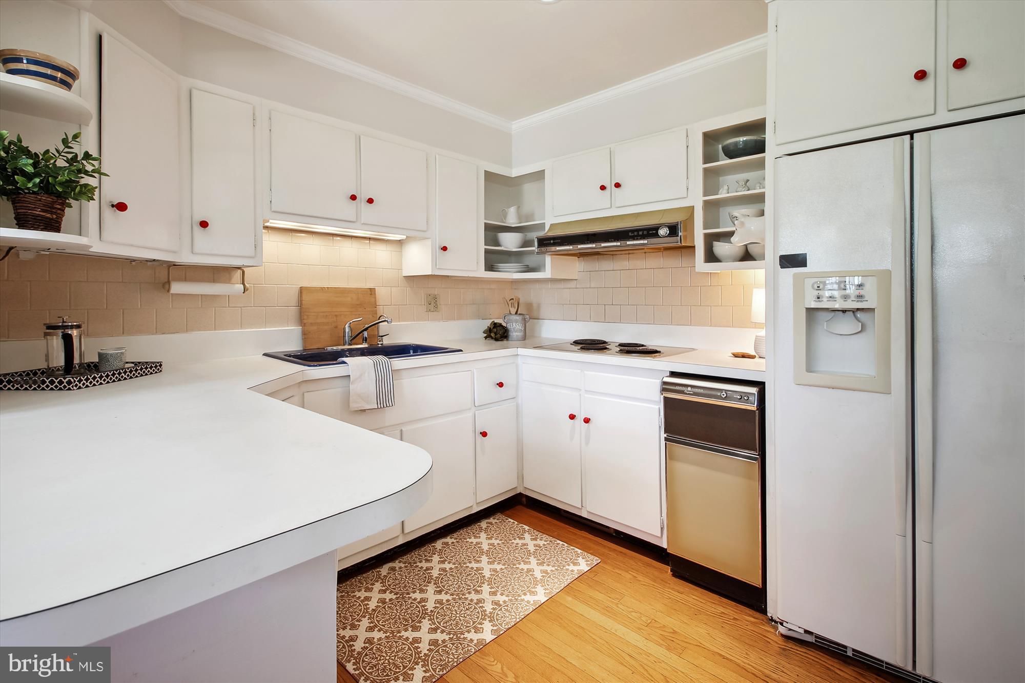 41 Collison Road Annapolis, MD 21401 - Photo 6 of 23 Kitchen with door leading to the spacious patio