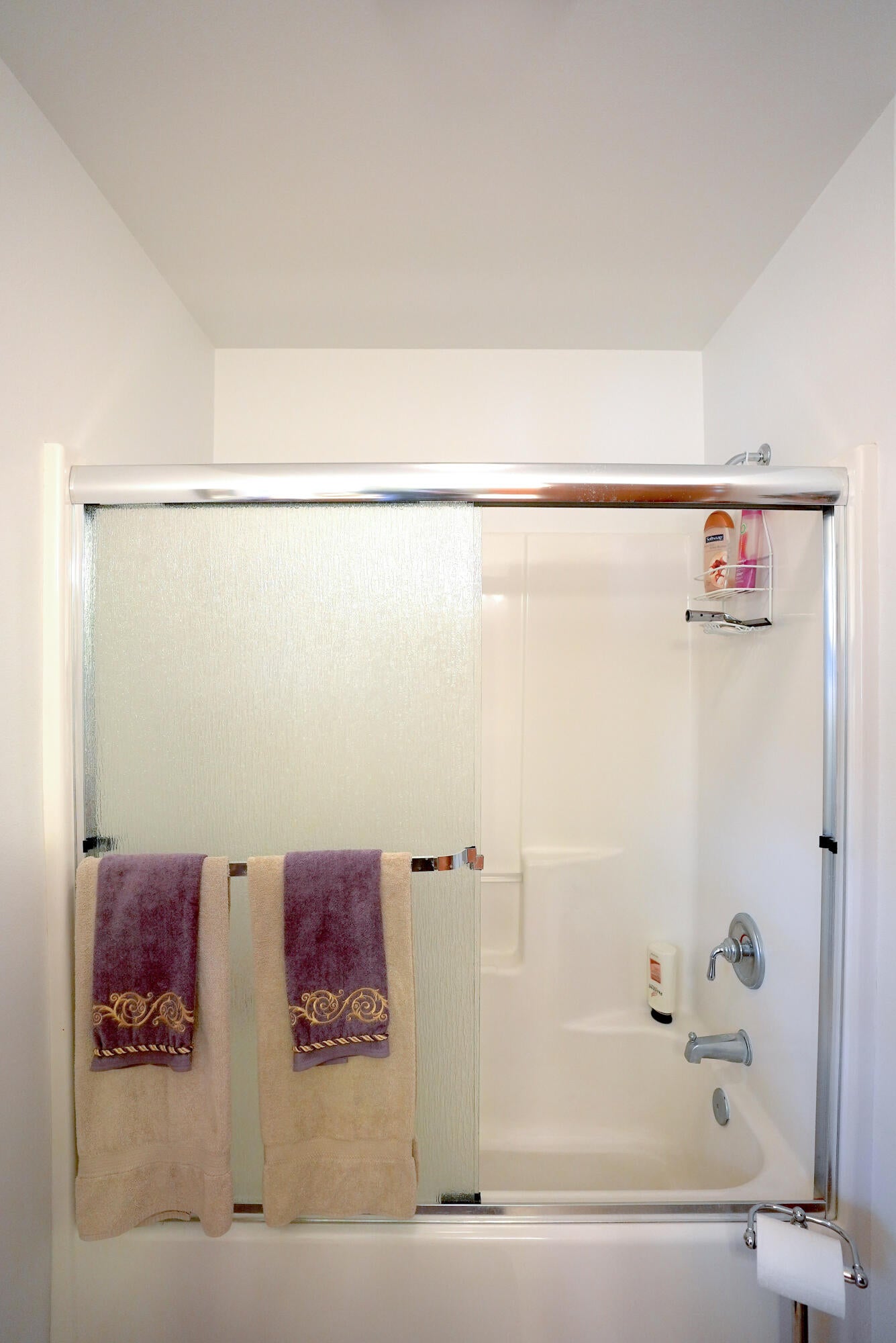 60709 Golf Village Loop Bend, OR 97702 - Photo 40 of 45 Upstairs shower / tub