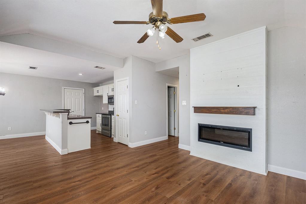 408 Mesquite Drive Rio Vista, TX 76093 - Photo 11 of 31