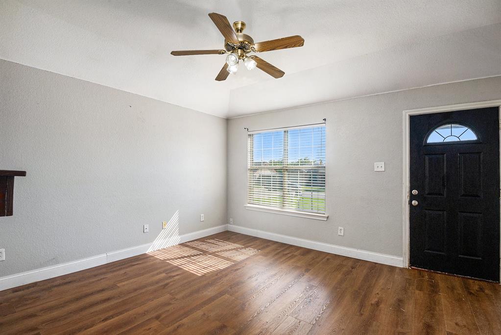 408 Mesquite Drive Rio Vista, TX 76093 - Photo 5 of 31