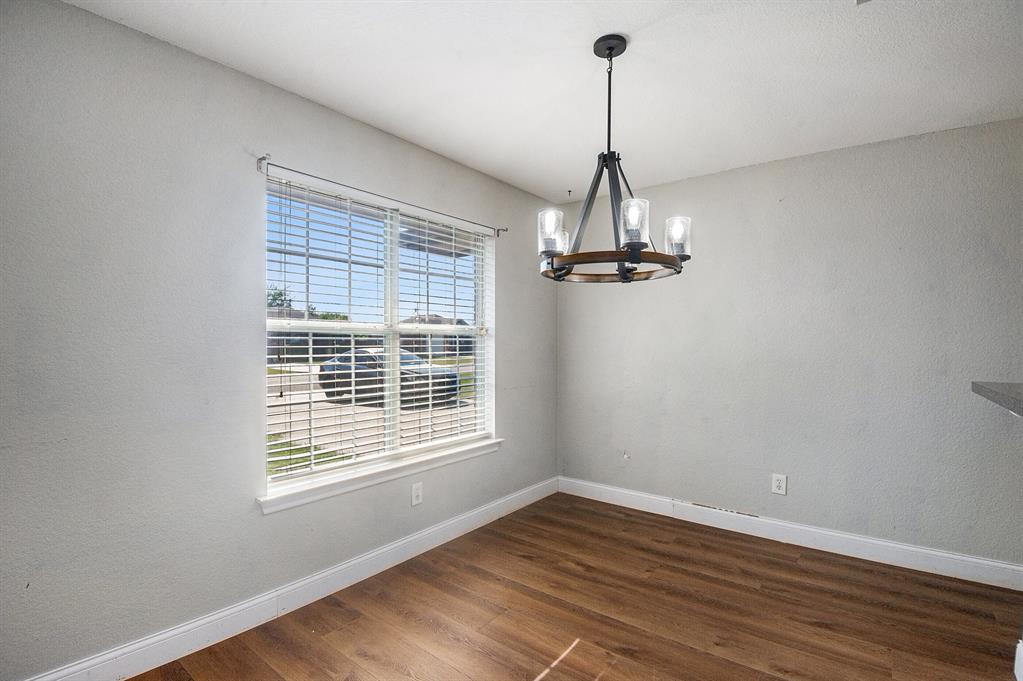 408 Mesquite Drive Rio Vista, TX 76093 - Photo 8 of 31