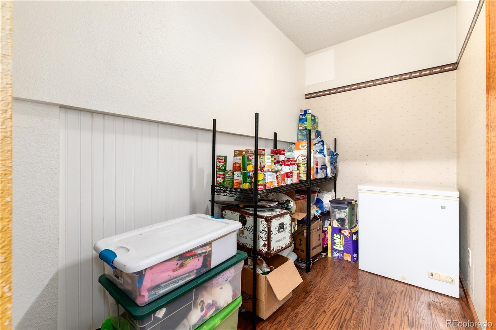 65 Silver Springs Road Bailey, CO 80421 - Photo 20 of 38 a very nice looking room with a table and a chairs