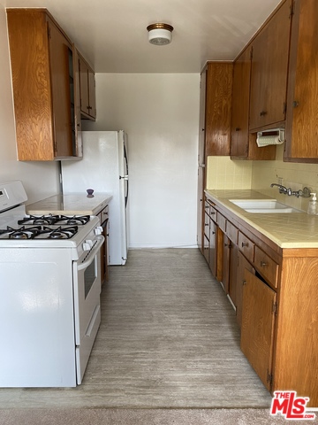 11953 Rochester Avenue, Unit 6 Los Angeles, CA 90025 - Photo 7 of 12